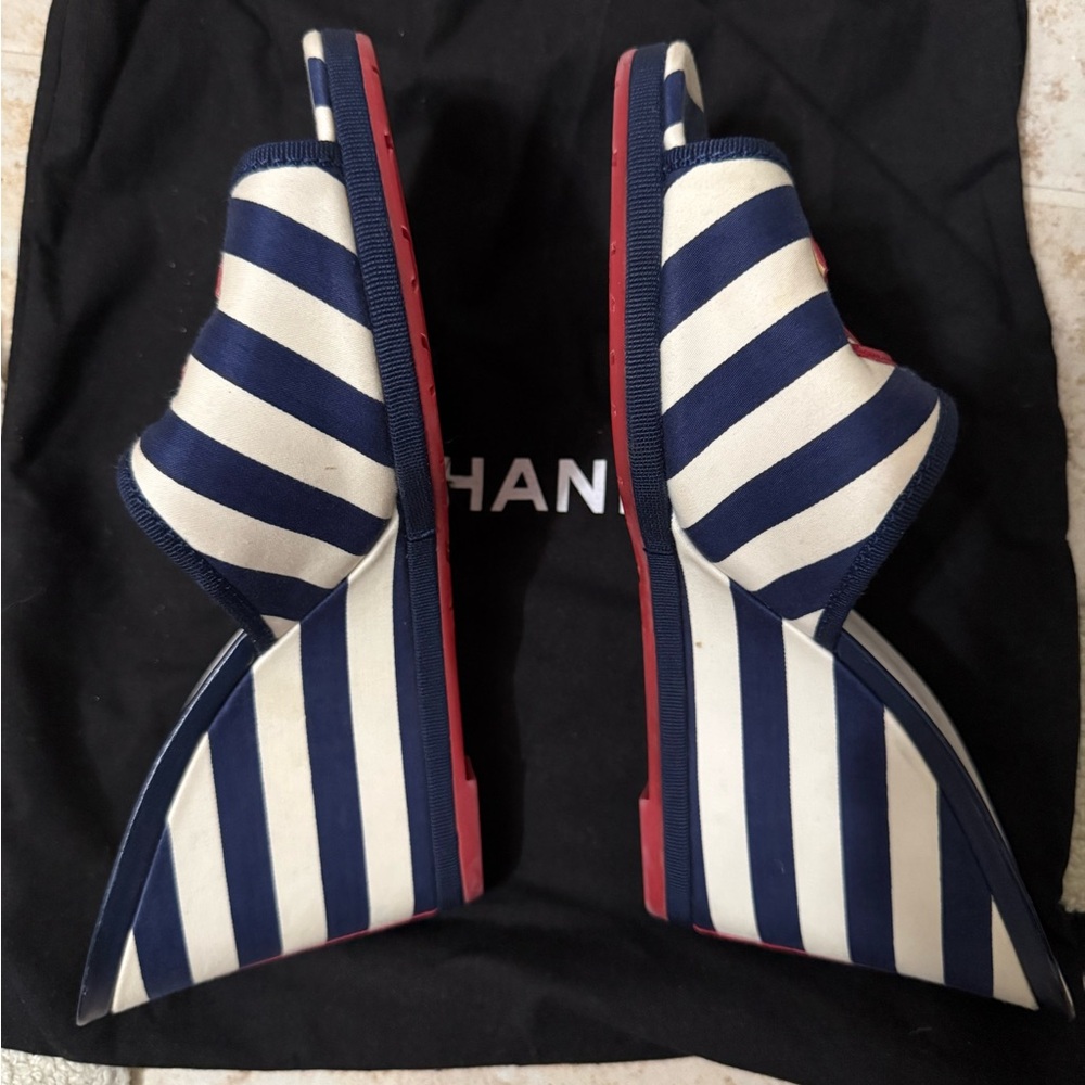 CHANEL Cruise line Navy, White & Red Striped Wedge Slide Sandals size EU41 - Picture 4 of 9